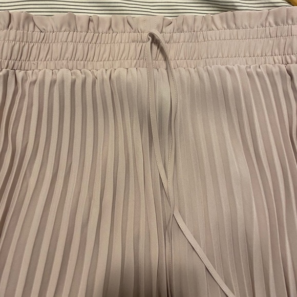 H&M Pleated Skirt - Picture 3 of 6